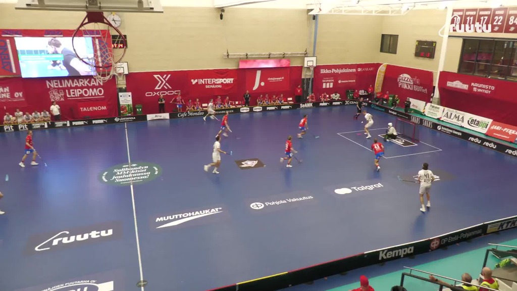 Ei tuuletuksia! Karjanlahti napauttaa pallon Peliveljien reppuun