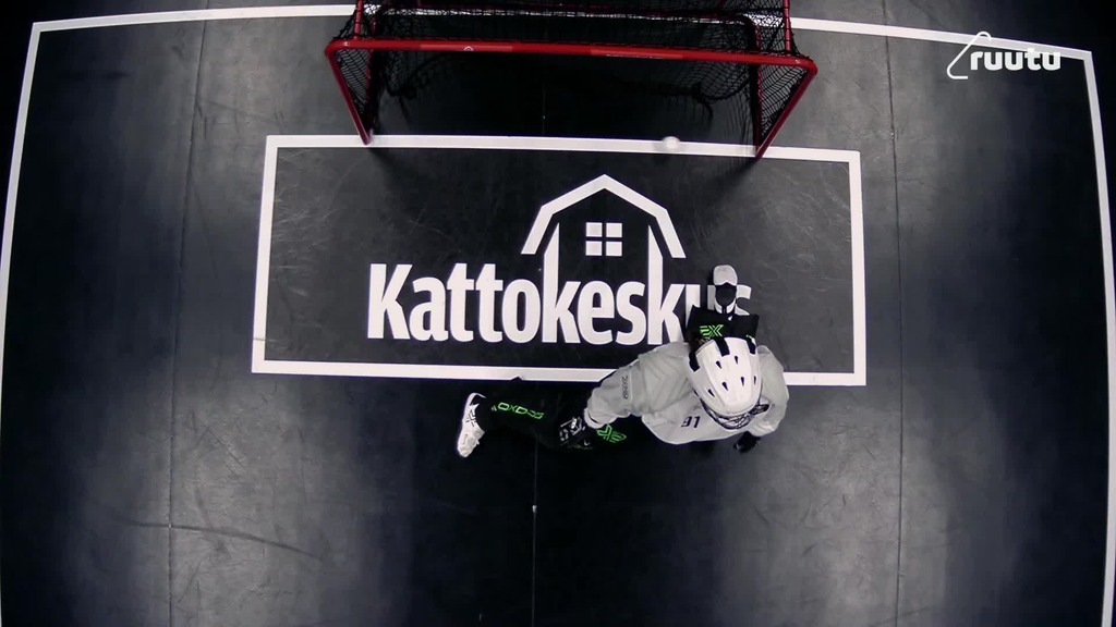 Sofia Lahti saa namupassin ja lataa pallon ylänurkkaan!