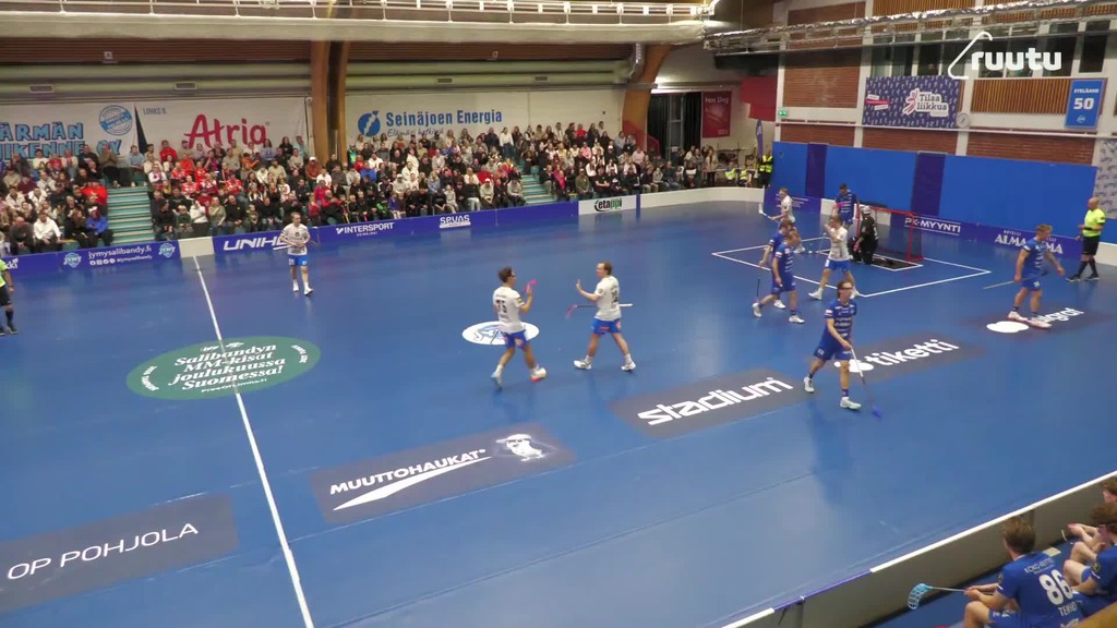 Tarkka veto maskin takaa! Janne Autio ampuu pallon terävästi alakulmaan