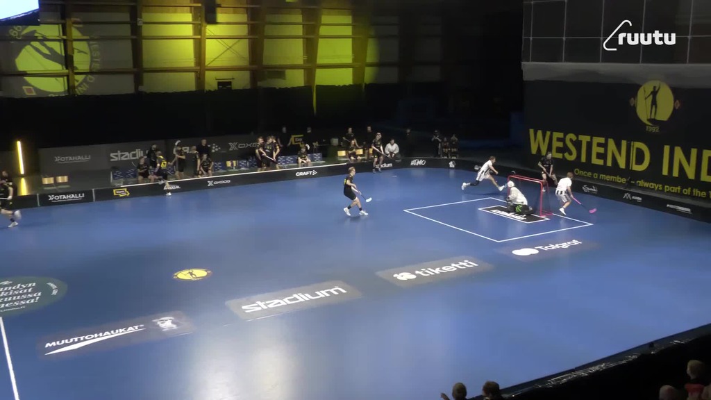 Tästähän tuli taas peli! Eklund lyö tämmöiset pallot sisään