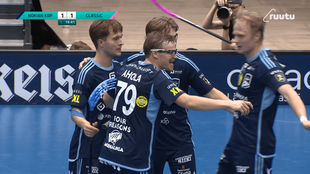 Klassinen pukukoppimaali! KrP saa pallon verkkoon