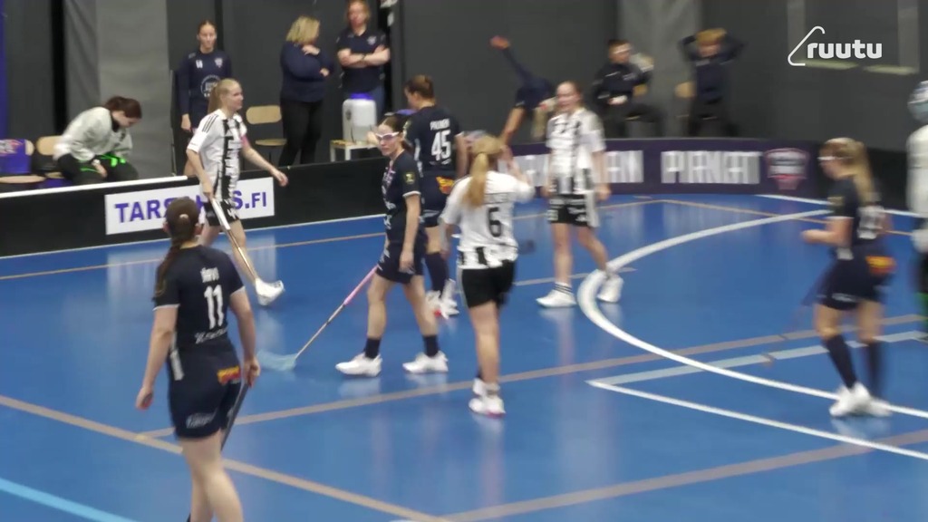 Milla Nordlund tykittelee hattutempun Pirkkoja vastaan!