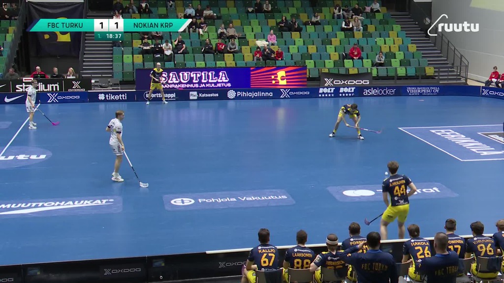 Onpa räväkkä startti! Dias painaa reboundin kypsästi kattoon