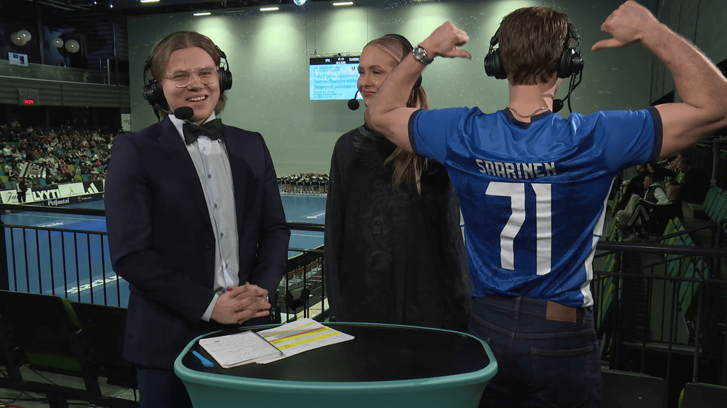 Radio Suomipopin juontajat Millu Haataja ja Janne Saarinen kävivät studiossa fiilistelemässä finaaleja - sukkaterveiset lähti studiotiimin Lötjöselle!