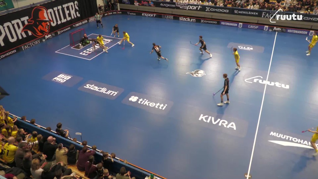 Pientä toivon kipinää! Huppunen lusikoi pallopallon reppuun