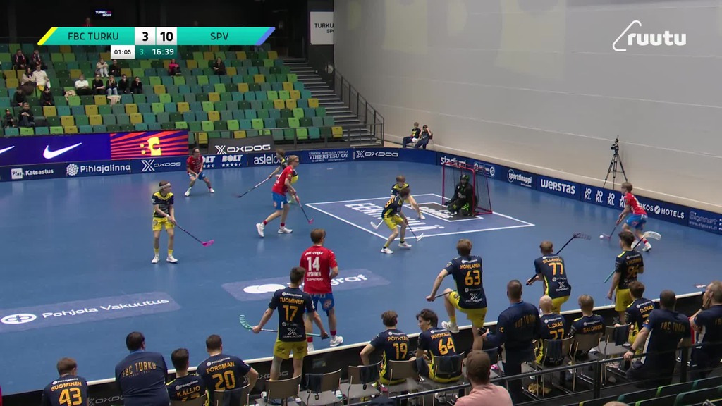 Rennot 4+2 taulussa! Hakanen nyt syöttökoneen roolissa