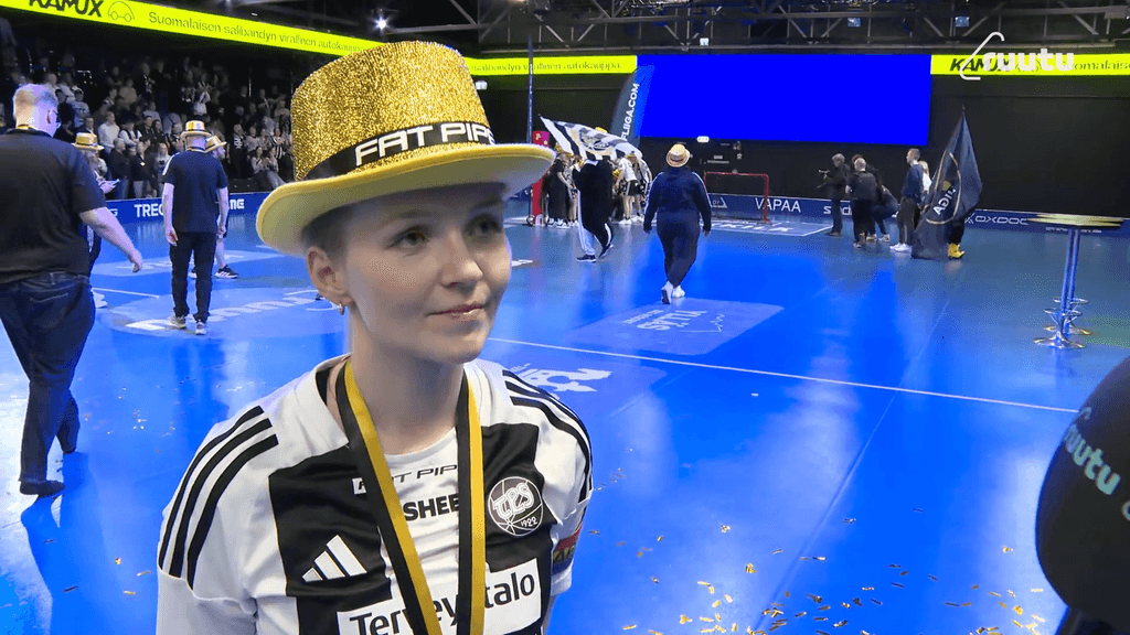 "Ihan kylmät väreet meni!" - Jenna Saarion huima ura päättyy mestaruusjuhliin