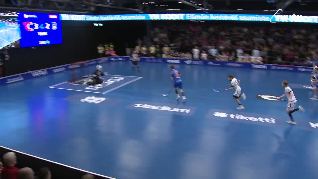 39:59! Lastikan finaalien ensimmäinen on todellinen pukukoppimaali!
