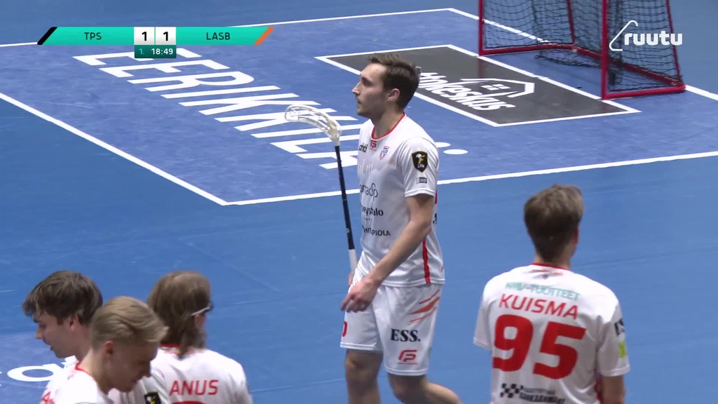 Sieltä se rako löytyy! Valtteri Mokka lataa ylivoimalla pallon rysään