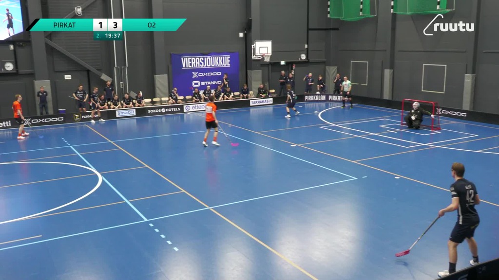 Todellinen pukukoppimaali! Eero Rötsä antaa Pirkoille vielä mahdollisuuden