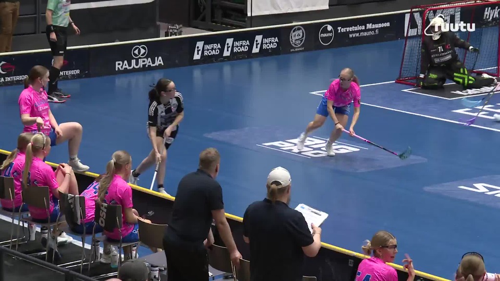 Pietilän siskokset maalinteossa! Emilian vuoro lyödä taululle 2-0